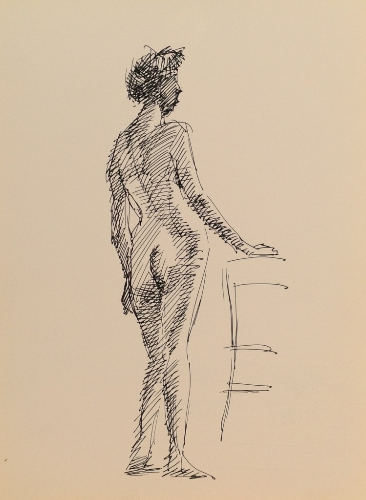 In posa disegno di donna nuda che posa dietro una sedia di Gigi Busato, disegno a penna su carta bianco e nero. Collezione di famiglia