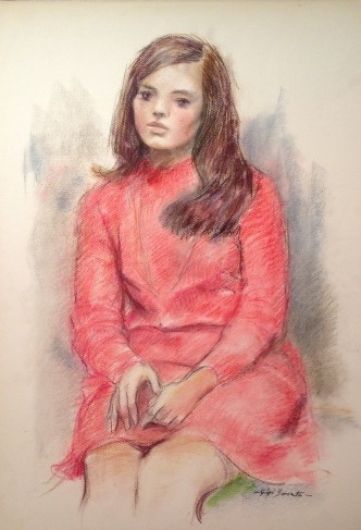 L'allieva di Gigi Busato. Giovane donna seduta con un vestito rosa. Disegno a pastello su carta colorato. Collezione di famiglia.