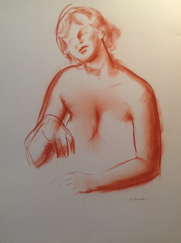 Sospiro, donna seduta in posa, di Gigi Busato. Disegno sanguigna su carta, collezione di famiglia. 