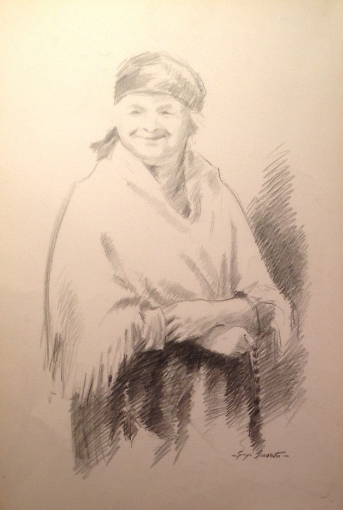 Rosario di Gigi Busato. Ritratto di una donna anziana sorridente che stringe in mano un rosario. Disegno matita su carta bianco e nero. Collezione di famiglia