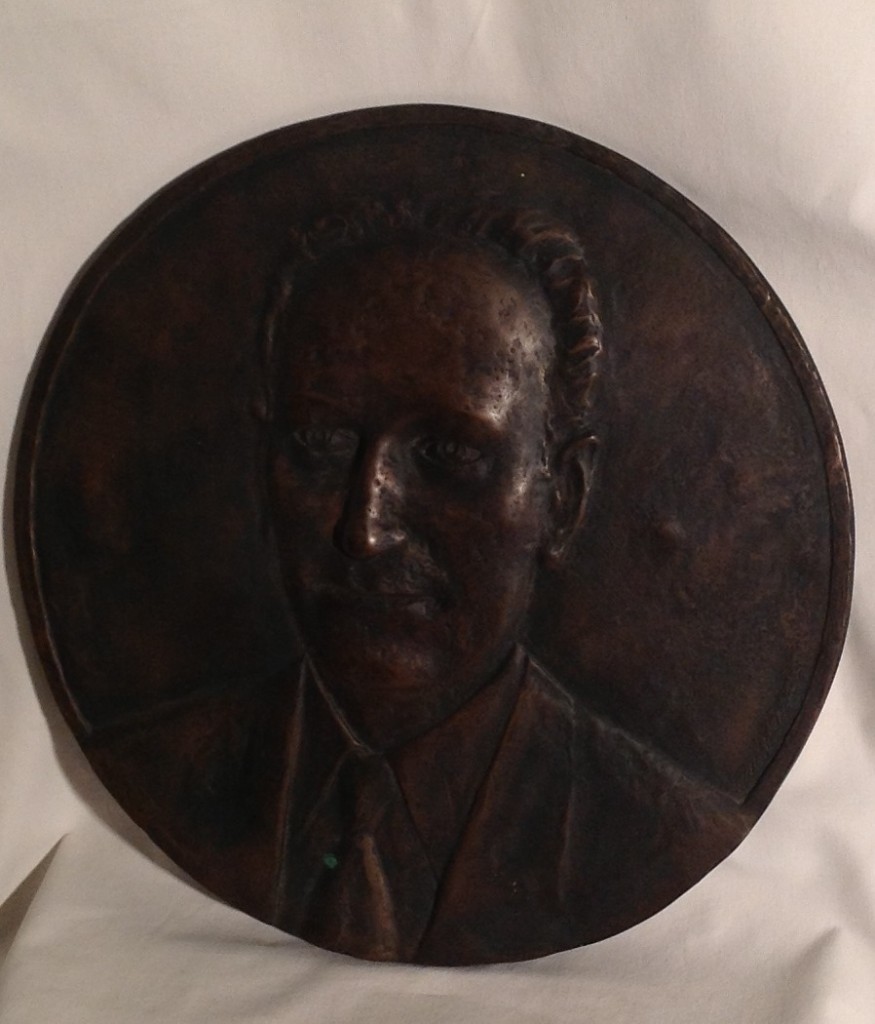 Zeno di Gigi Busato. Bassorilievo in bronzo  volto di un uomo. Collezione di famiglia