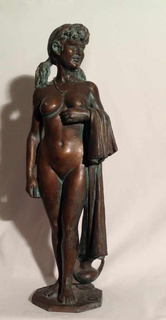 Terme di Gigi Busato. Statuetta in bronzo, scultura di una donna nuda con un telo sul braccio, collezione di famiglia