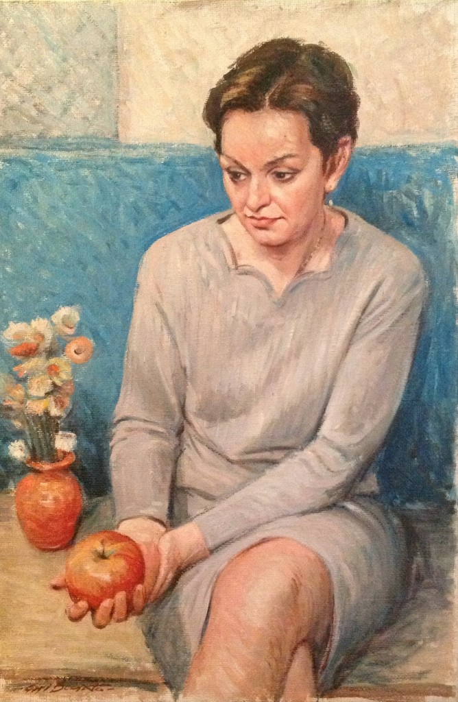 Morda la mela di Gigi Busato. Pittura olio su tela, donna seduta con una mela in mano vicino  a dei fiori. Collezione di famiglia.