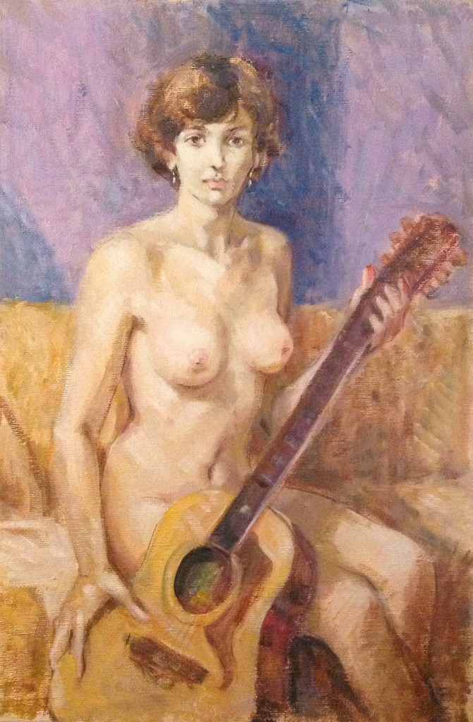Posa di Gigi Busato. Pittura olio su tela di donna nuda in posa seduta con una chitarra. Collezione di famiglia